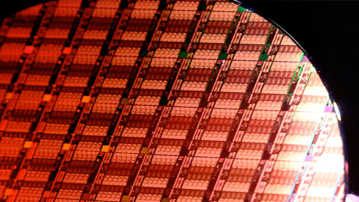インテルが世界最大のチップメーカーであり続け、AMDがトップ15に入る