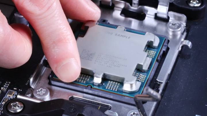 AMDがRyzen7000の電力仕様に合わせてSocketAM5を修正